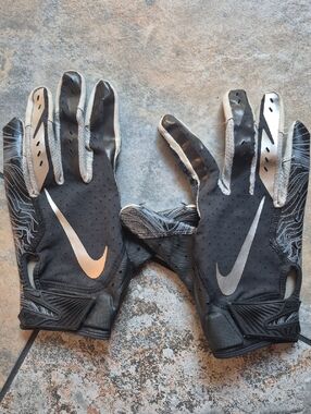 Nike Vapor JET FOOTBALL Training Gloves with Swoosh Accents